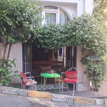 The White Swan Beyoglu Aparthotel