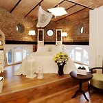The White Swan Beyoglu Aparthotel 4*