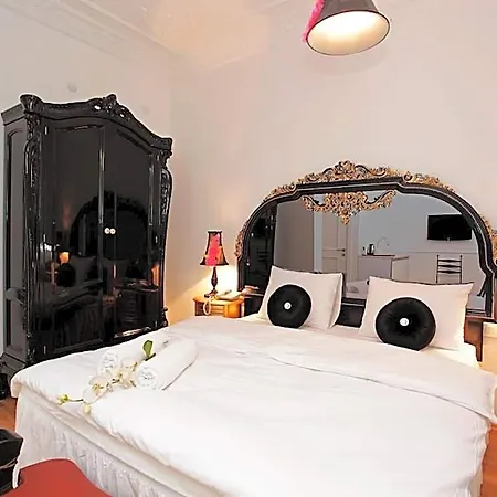 The White Swan Beyoglu 4*