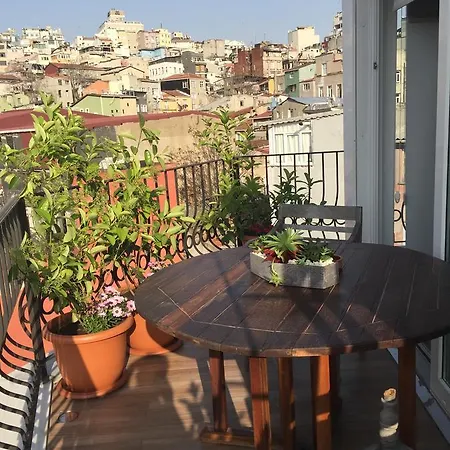 The White Swan Beyoglu Apartmanhotel