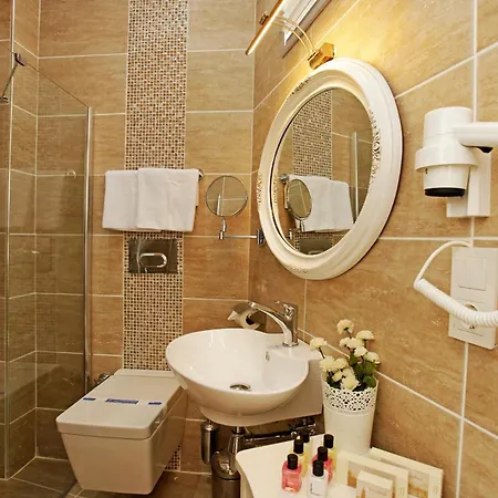 The White Swan Beyoglu Apart Otel 4*